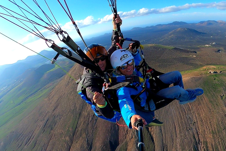 Lanzarote: Tandem ParaglidingClassic: 20-30 Minute Tandem Paragliding