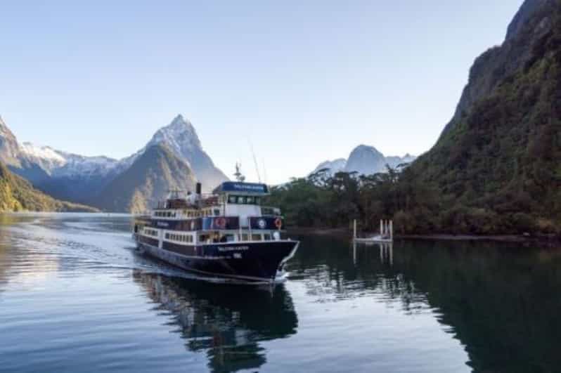 Milford Sound: Wilderness Cruise with Nature Guide