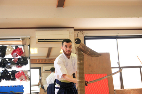 Tokyo - en äkta samurajupplevelse Autentisk samurajupplevelse och träning i en dojo