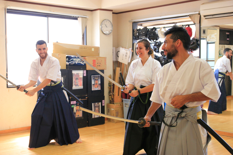 Tokio: Authentieke Samurai-ervaring en training in een Dojo