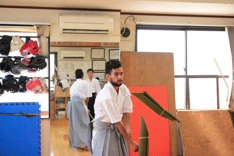 Tokyo - en äkta samurajupplevelse Autentisk samurajupplevelse och träning i en dojo