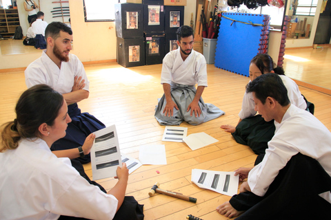 Tokyo - en äkta samurajupplevelse Autentisk samurajupplevelse och träning i en dojo