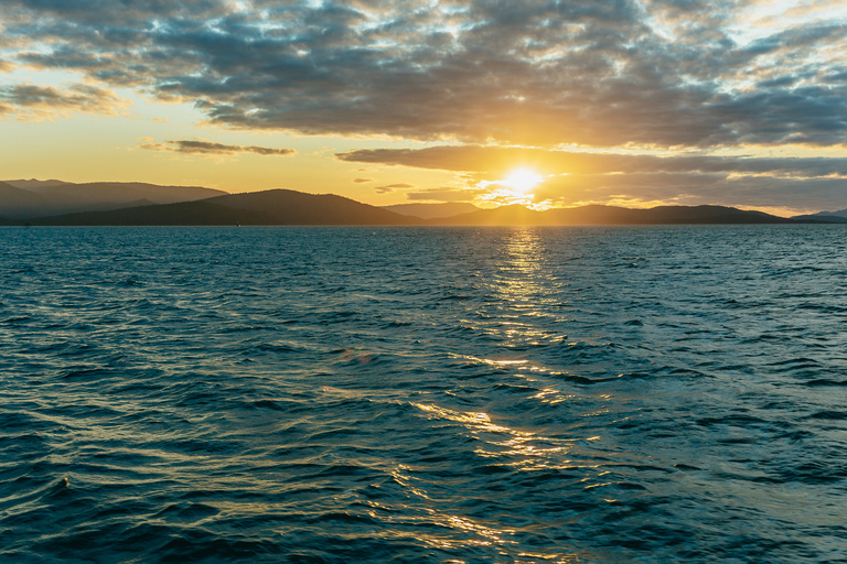 الإبحار عند غروب الشمس في كاميرا - مشروبات ووجبات خفيفة - المغادرة من شاطئ إيرلي