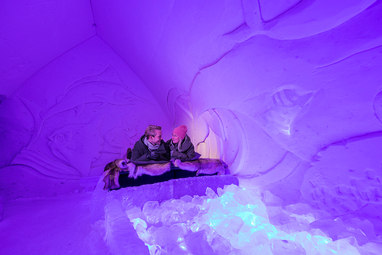 Da Rovaniemi: visita allo SnowHotel con cena al ristorante sul ghiaccioDa Rovaniemi: visita allo SnowHotel con cena all&#039;Ice Restaurant