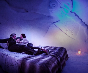 De Rovaniemi: Visita ao SnowHotel com jantar no restaurante de gelo