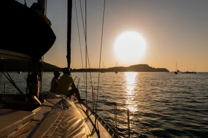 Stintino: Asinara & La Pelosa Sonnenuntergang Private Segeltour