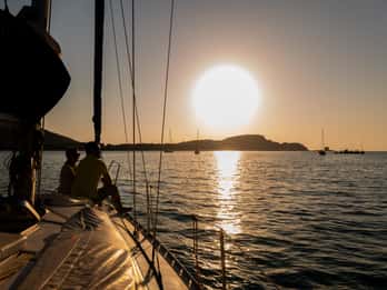 Stintino: Asinara & La Pelosa Sunset Private Sailing Tour