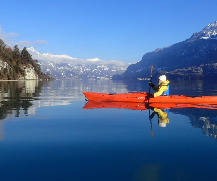 Interlaken: Winter Kayak Tour on Lake Brienz