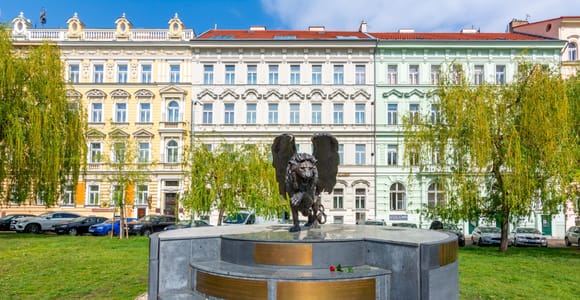 Prague&#39;s Old Town Private Guided Tour with Boat Cruise