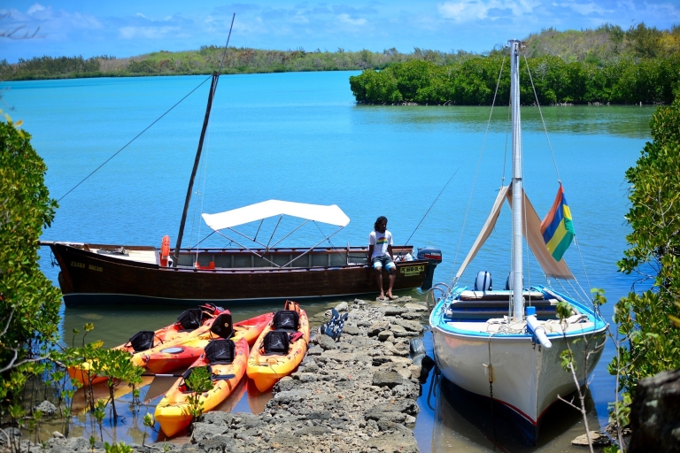 Maurice : excursion en kayak ou en petit bateau sur l'île d'AmberMaurice : excursion en kayak ou en petit bateau sur l'île d'Amber