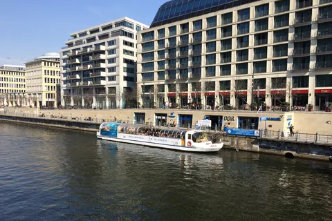 Berlino: Crociera turistica in barca (tedesco/inglese)