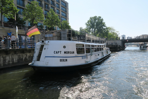 Berlin: One-hour city tour by boat from/to Museum Island