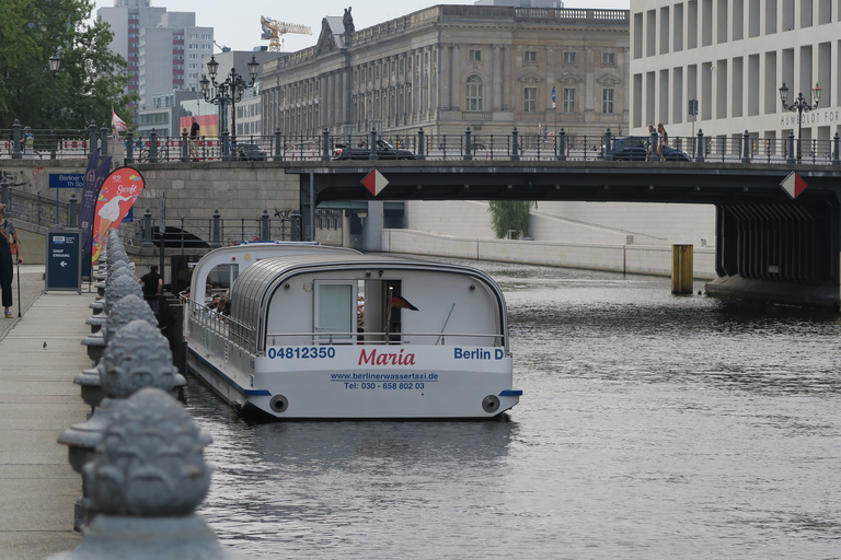 Berlin: One-hour city tour by boat from/to Museum Island