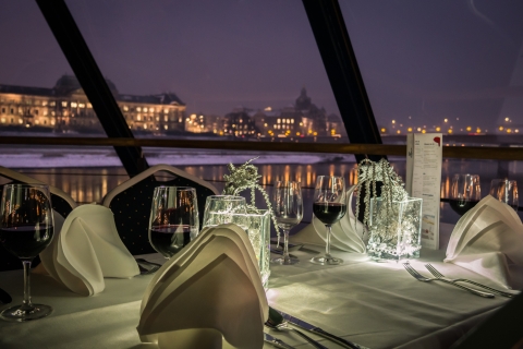 Dresden: Abendliche Flussfahrt Winterlichter mit AbendessenDresden: Flussfahrt Winterlichter mit Abendessen