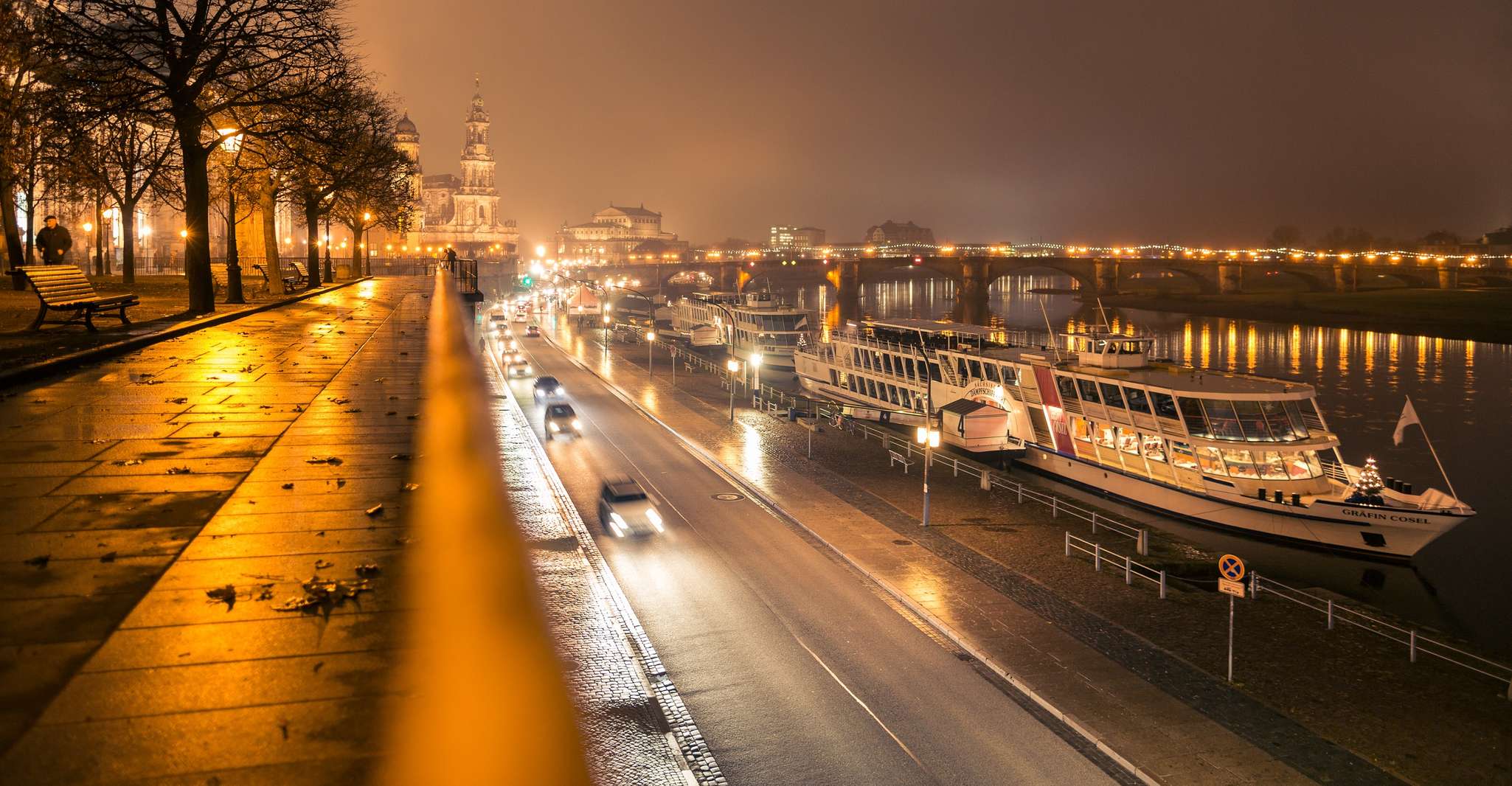 Dresden, crucero por el río por la noche con cena - Hizvo