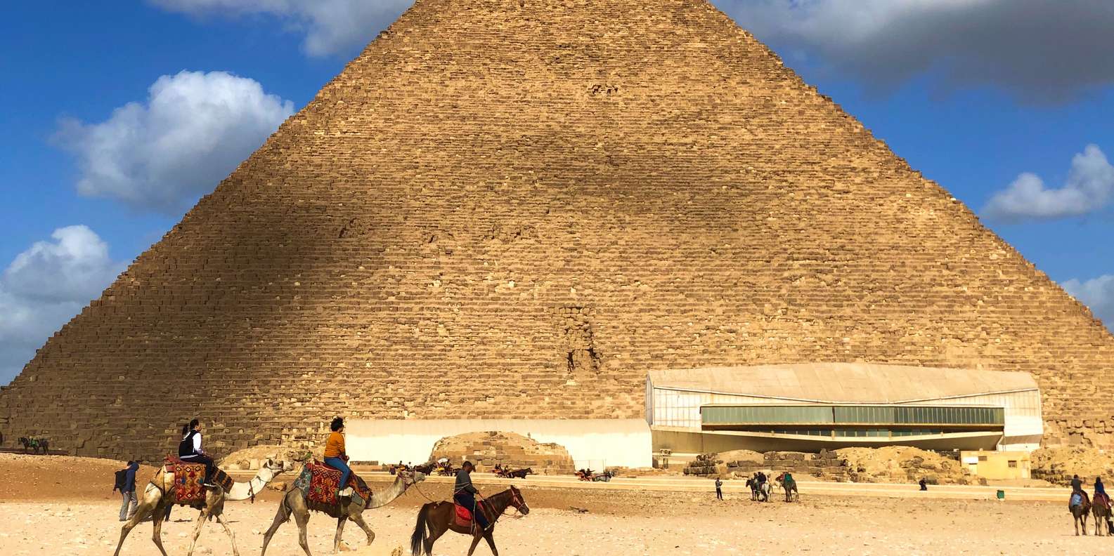 Cairo: Pirâmides de Gizé, Esfinge, Saqqara e Memphis Private Tour |  GetYourGuide, image size:1585x792