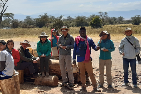 Safari budgétaire de groupe de 8 jours à travers le Kenya et la TanzanieSafari de 8 jours au Kenya et en Tanzanie Hébergement amélioré