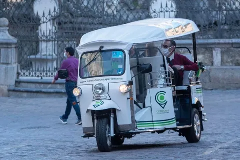 Córdoba: Guided City Tour by Tuk-Tuk