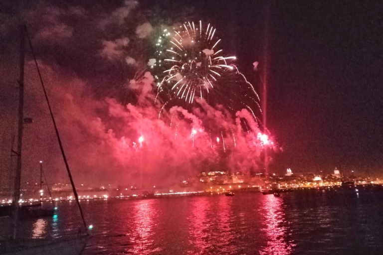 Lisboa: Nochevieja: Crucero por el río Tajo con barra libre