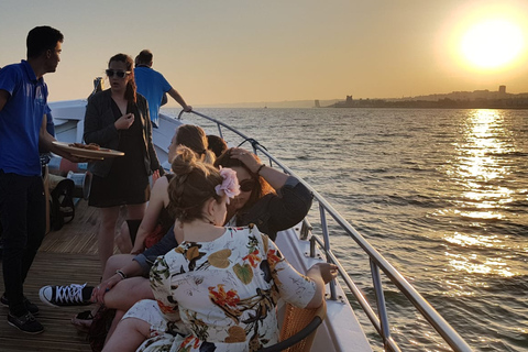 Lissabon: Oudejaarsavond rondvaart op de rivier de Taag met open bar