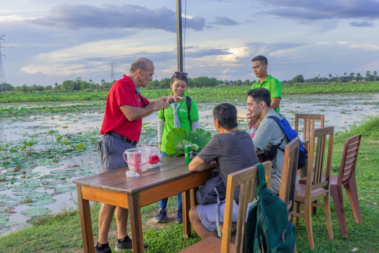 Siem Reap: tour guiado en Vespa al atardecer y pueblos locales
