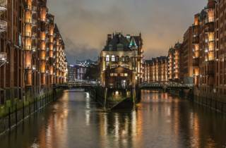 Hamburg: 1,5-stündige Hafenrundfahrt nach Einbruch der Dunkelheit