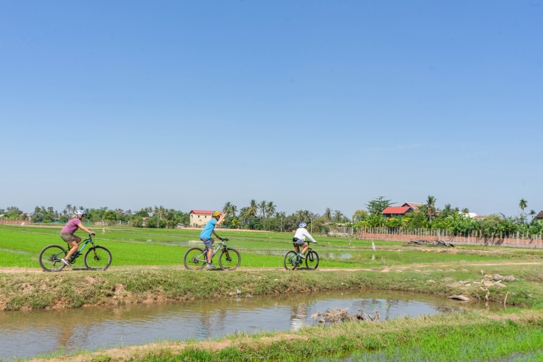 Siem Reap: 3-daagse begeleide fietstocht met Angkor Wat en lunch