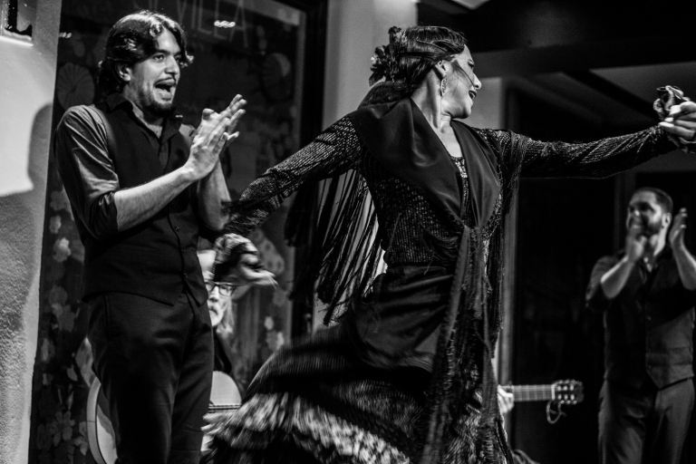 Sevilla: Entrada para el espectáculo flamenco del Tablao El Arenal con bebidaEspectáculo con bebida