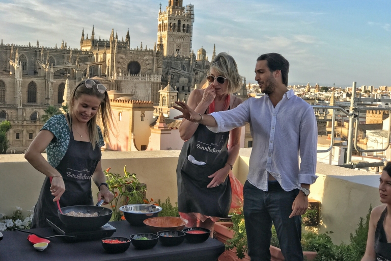Séville: Apprenez à cuisiner la paella avec vue sur la cathédrale