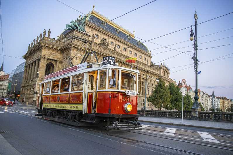 Praag: Hop-on Hop-Off Historisch Tram Ticket voor Lijn 42