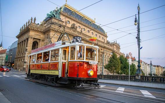 Prag: Hop-on-Hop-off-Ticket für die historische Straßenbahn der Linie 42