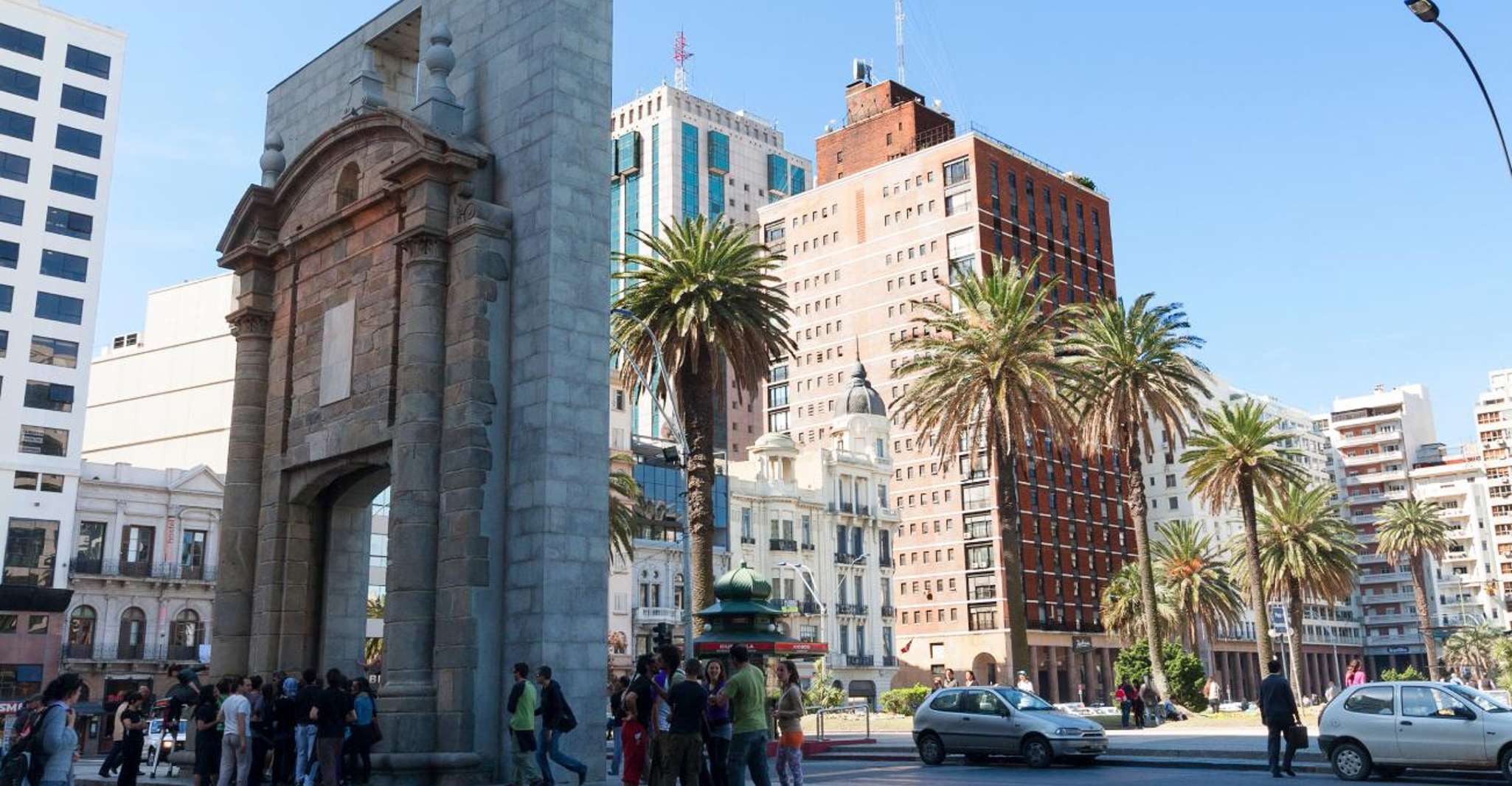 Buenos Aires, Fähre nach Colonia und Bustickets nach Montevideo - Hizvo