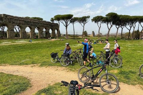 Rome : Visite guidée de la Voie Appienne en E-Bike avec déjeuner au marché