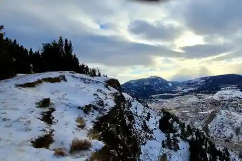 Gardiner: Yellowstone National Park Half Day Guided Hike
