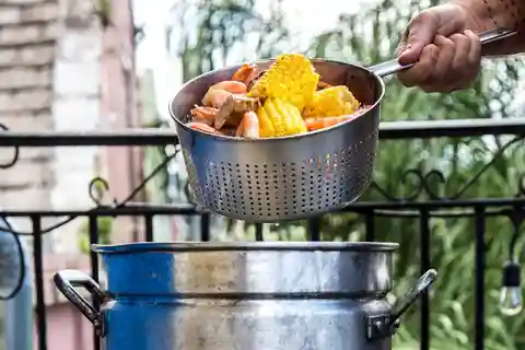 New Orleans: Shrimp Boil Experience in French Quarter