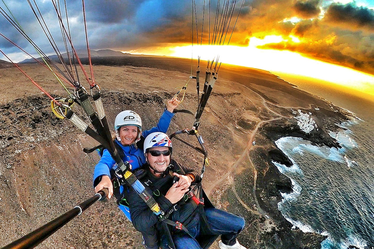 Lanzarote: paralotniarstwo w tandemie