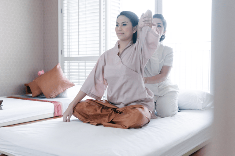 Barcelona: Thai Massage at your Accommodation