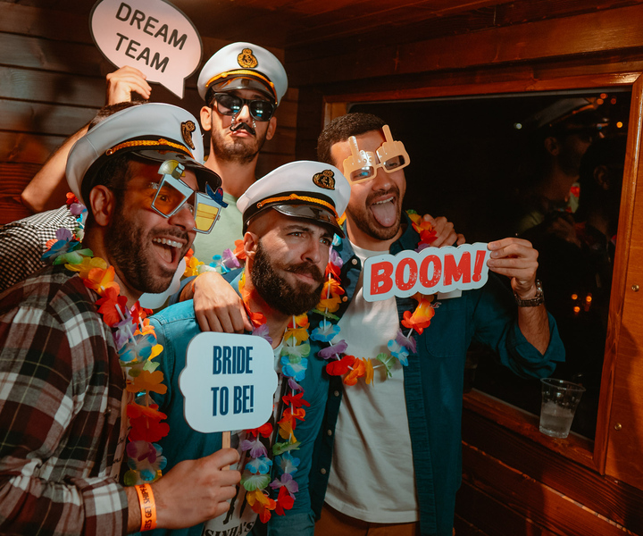 Wroclaw: Oder River Boat Party with Unlimited Drinks