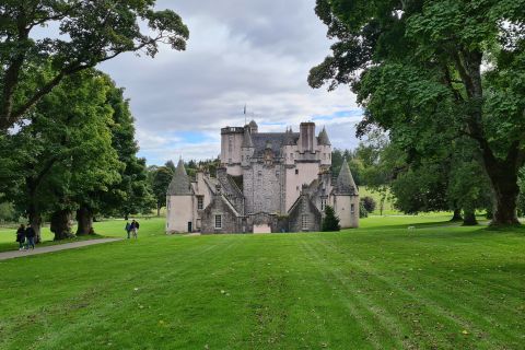 From Aberdeen: Castles, Whisky and Food Tasting Tour