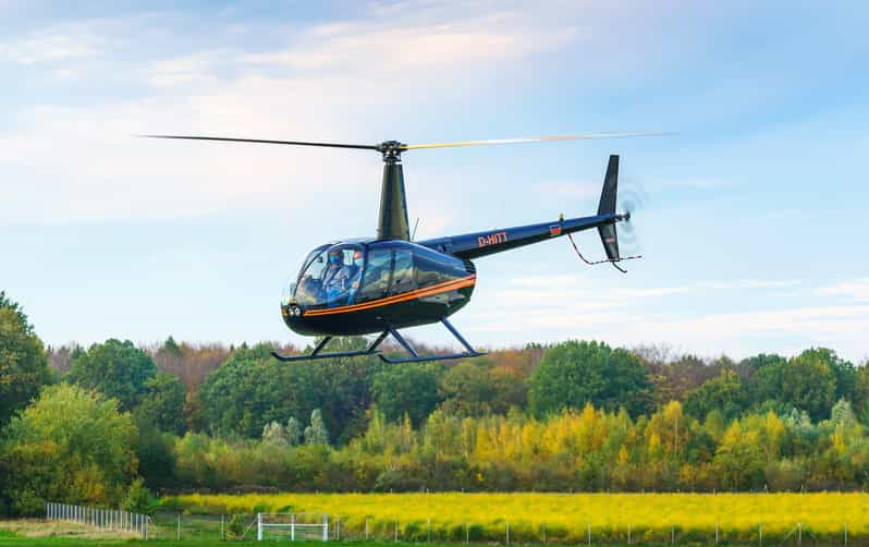 Trebbin: Berlin and Schönhagen Sightseeing Helicopter Flight | GetYourGuide