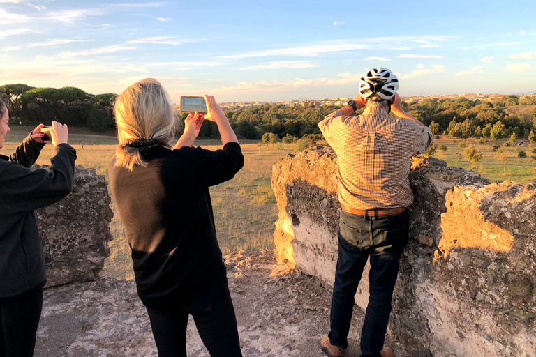 Rome: begeleide zonsondergang e-bike-tour met catacomben en aperitiefEbike-tour bij zonsondergang met catacomben en voorgerecht