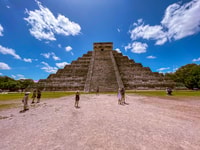 Van Riviera Maya, Chichen Itza, Cenote en Valladolid Tour - Housity