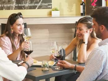 Alghero: City Center Tour with Wine Tasting