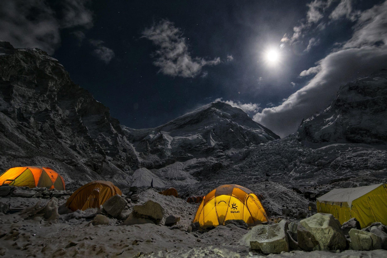 Senderismo por el Campo Base del Everest con pernoctación en el Campo BasePara los no titulares de la nacionalidad nepalí