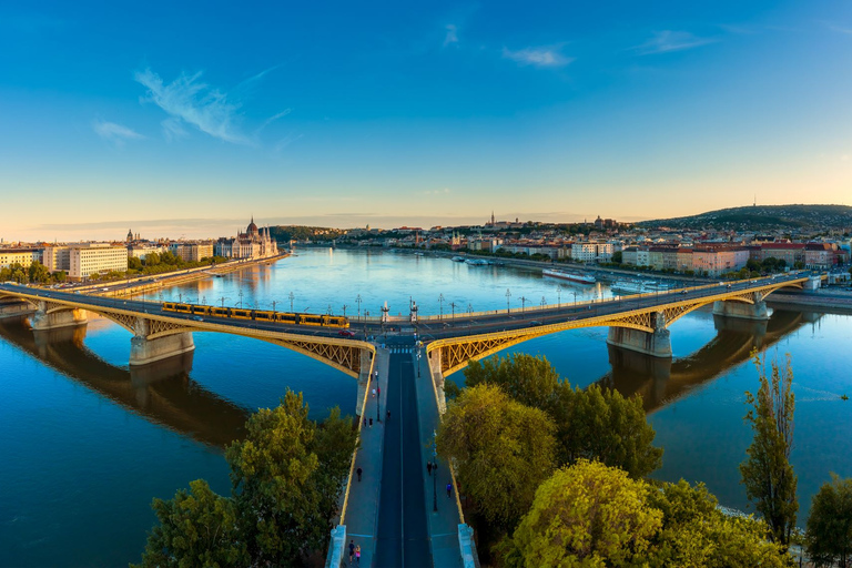 Budapest: Donau-Sightseeing-Bootsfahrt 24-Stunden-Ticket