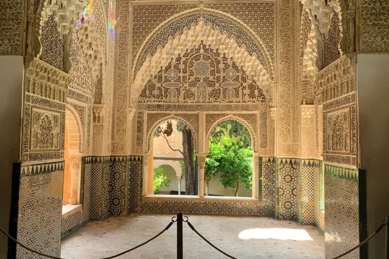 Granada: Alhambra-Führung mit TicketsLast Minute Tickets mit Führung auf Französisch
