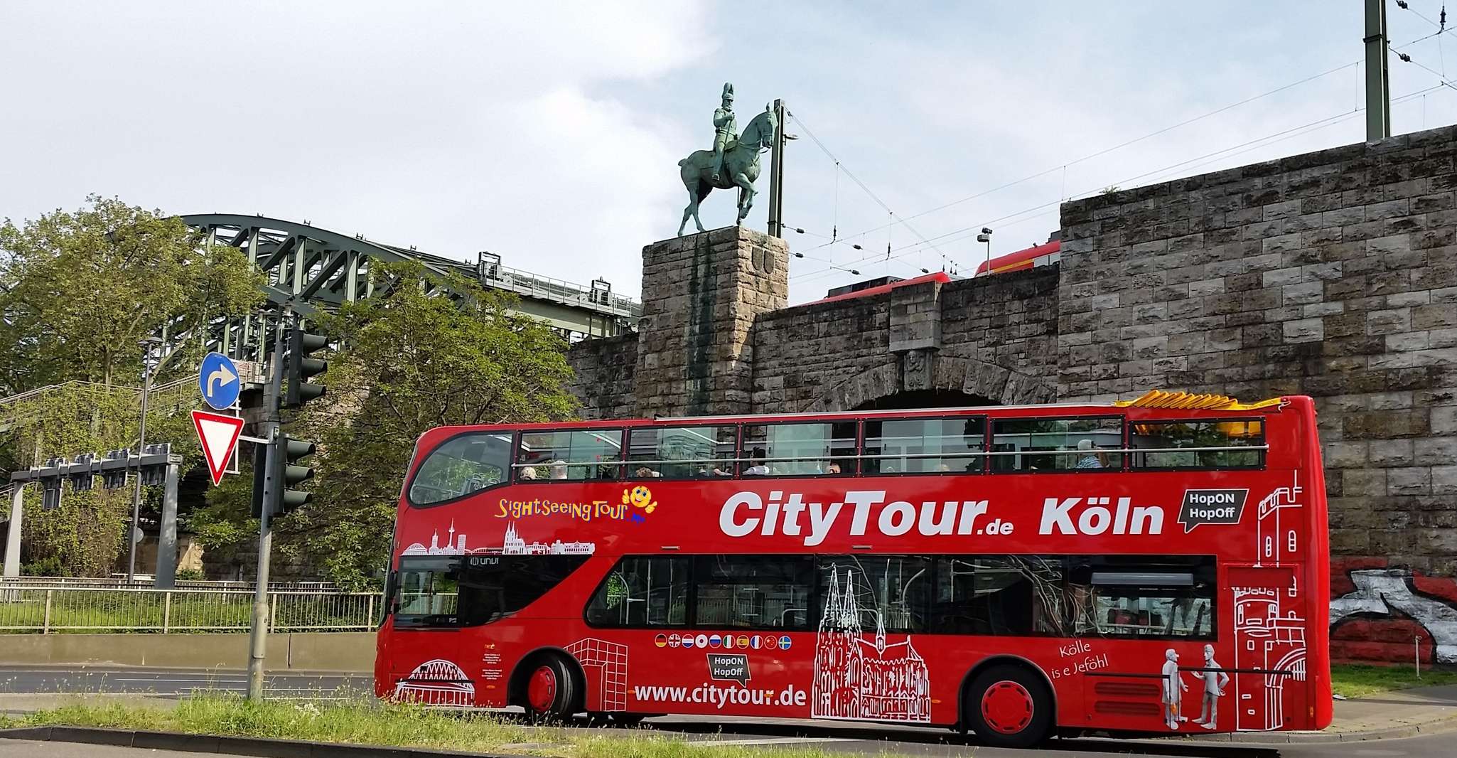 Cologne, 24h Hop-On Hop-Off Sightseeing Bus Ticket - Housity