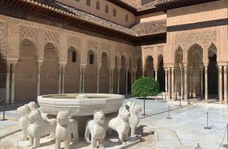 Granada: Führung durch den Alhambra-Komplex mit Ticket