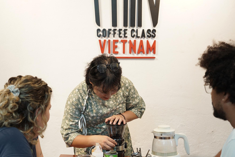 Hue: caffè preparato con uovo, sale e coccoTonalità: Caffè con uovo, sale e cocco