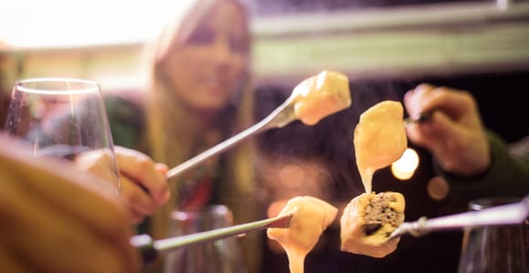 Genf: Tour mit Fondue und Wein im TukTuk